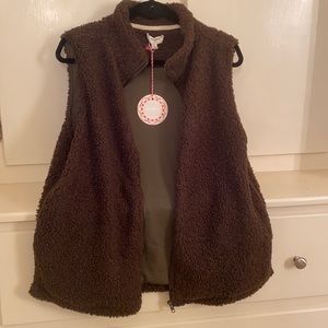NWT Umgee Sherpa vest size Large chocolate brown green pockets